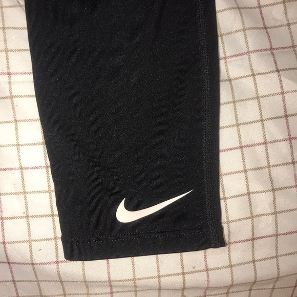 Nike Pro DrI-Fit Leggings - Picture 2 of 4